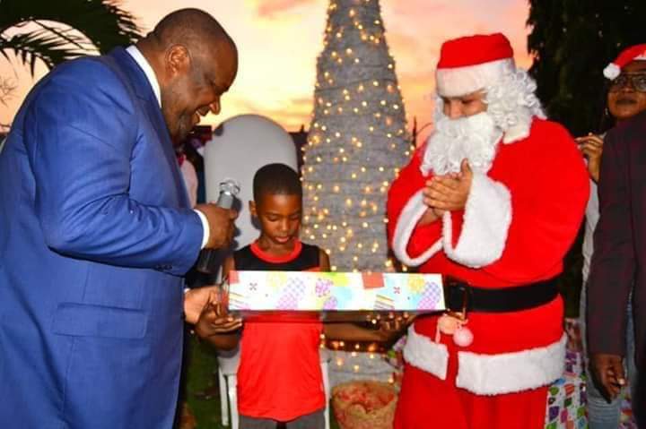 Le maire de Libreville offre un noël joyeux aux enfants des agents municipaux des 6 arrondissements de la commune!