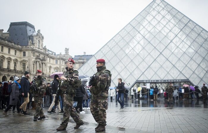 Les prétendus « gabonais » trafiquants de faux billets du musée du Louvre étaient des ouest africains!