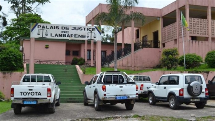 Lambarené : un agent aurait menacé une dame à l’aide de son arme de service !