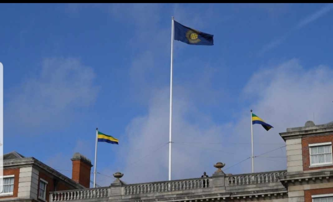 Le vert Jaune Bleu levé au siège du Commonwealth