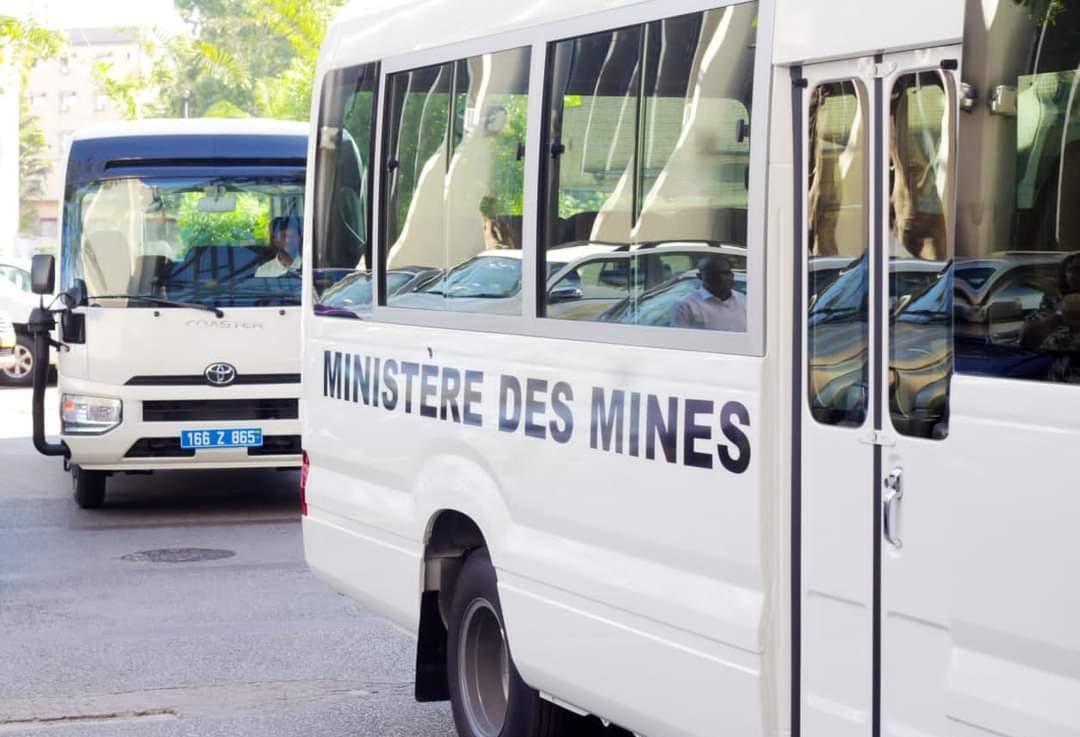 Ministère des Mines : Trois nouveaux bus pour le transport du personnel