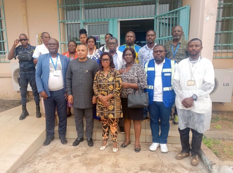 Le Directeur Général de la CNSS, Dr Olivier REBIENOT Pellegrin, renforce les liens avec le personnel de Tchibanga