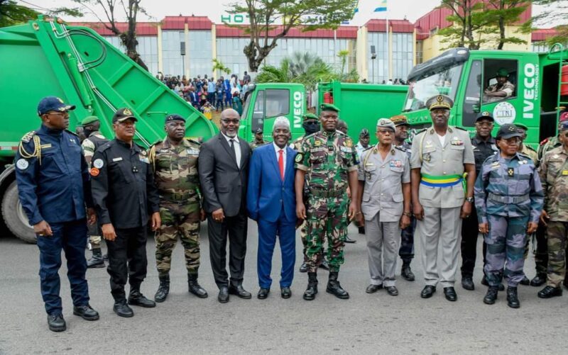 Le Président Oligui Nguema Renforce la Lutte contre l’Insalubrité dans le pays avec une Remise de Matériel d’entretien