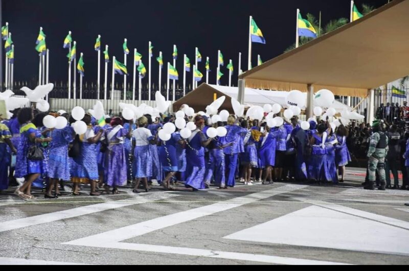 Défilé de l’Amicale des Femmes de l’Éducation Nationale:  reconnaissance et dévouement