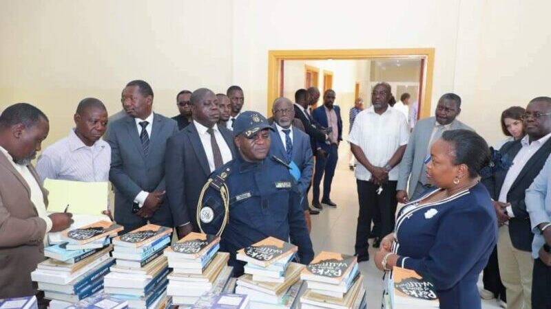 Le Gabon renforce l’éducation avec 1500 manuels scolaires et des contenus numériques grâce à Eramet et Bibliothèques Sans Frontières