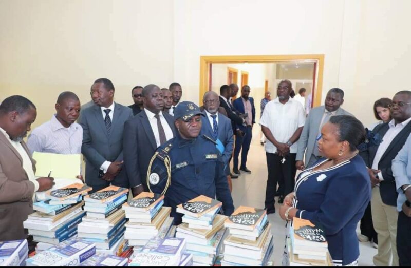 Le Gabon renforce l’éducation avec 1500 manuels scolaires et des contenus numériques grâce à Eramet et Bibliothèques Sans Frontières